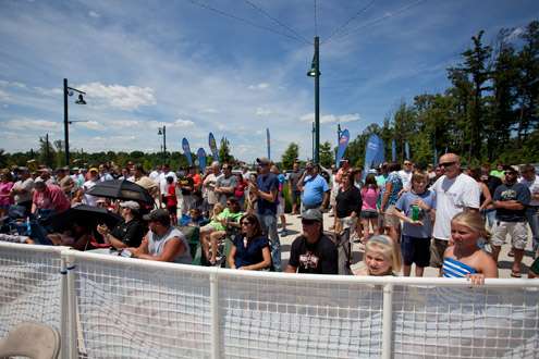 <p>
	Huge attendance today for the crowning of the Bass Pro Shop's Northern Open #1 on the James River.</p>
