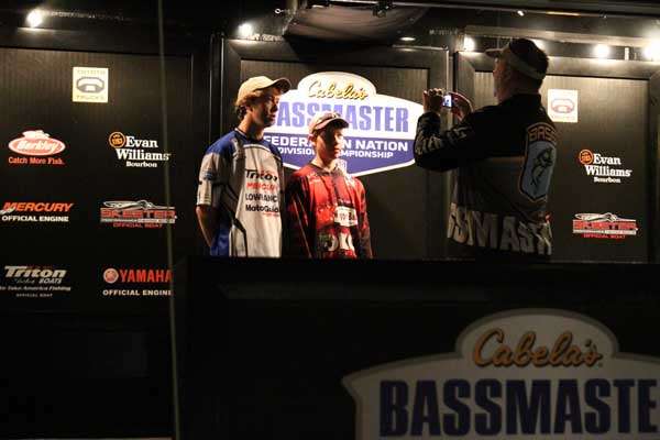 <p>
	Jon Stewart conducts a Bassmaster.com interview before launch on the final day of the 2012 Cabela's B.A.S.S. Federation Nation Central Divisional.</p>
