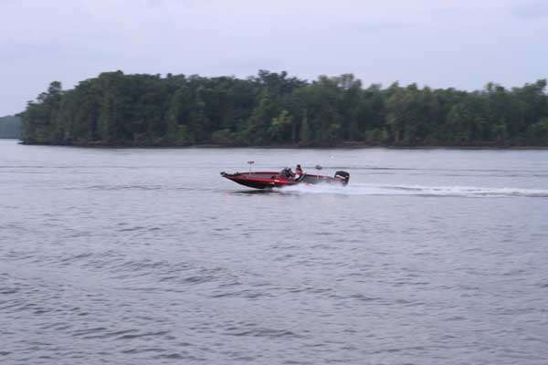 <p>
	Once a guy clears the "No Wake Zone," itâs throttle down!</p>
