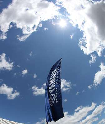 <p>
	The Yamaha colors fly on a sponsor flag at weigh-in.</p>
