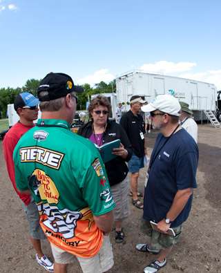 <p>
	Professional angler Dennis Tietje talks with B.A.S.S. writers.</p>
