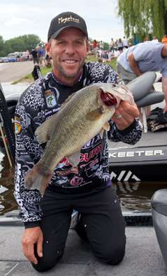 <p>
	Martens flashes that familiar grin as he holds up a nice bass.</p>
