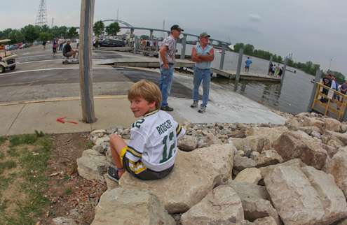 <p>
	A young Packer fan watches the action.</p>
