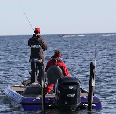 <p>
	Elite Series pro Todd Faircloth works the East Shore of Green Bay early on Day Two of the Green Bay Challenge.</p>
