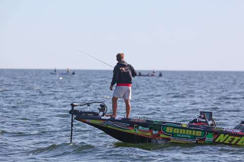 <p>
	Keith Poche (35th place after Day One) starts out near the boundary line on Day Two.</p>

