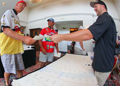 <p>
	Brandon Franklin presents invitations to Dave Smith and Keith Poche, to a dinner on Thursday night presented by Power-Pole. </p>
