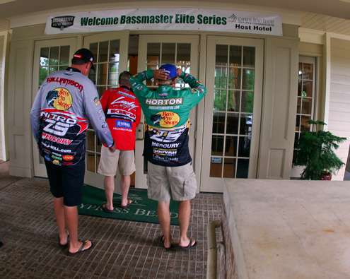 <p>
	A sign welcomes anglers to Cypress Bend Resort, the host hotel for the Toledo Bend Battle. </p>

