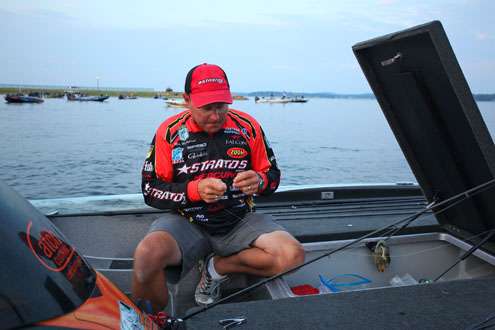 <p>
	Mike McClleland rigs up his baits of choice for Day Two.</p>
