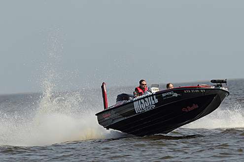<p>
	John Crews speeds through rough water on Lake Okeechobee.</p>
