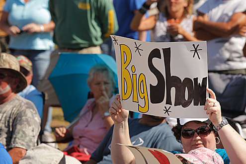<p>
	Terry "Big Show" Scroggins fans showed up at Lake Okeechobee.</p>
