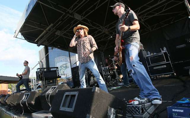 <p>
	Bush Hawg will also play the Toyota Trucks All-Star Week on Lake Shelbyville in Decatur, Ill., Sept. 20-23.</p>
