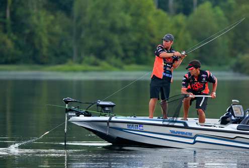 The team hits a slight bump in the road to a National Championship, as a bass comes unbuttoned from hooks on Flurryâs topwater bait. 