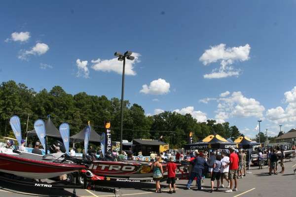 <p>
	 </p>
<p>
	Despite the heat, a great crowd cheered on the college anglers.</p>
