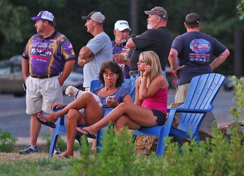 <p>
	Family members of anglers in the Bassmaster Carhartt College Series National Championship wait for the day to begin.</p>
