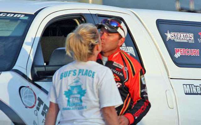 All's well that ends well. Stacy and Mike McClelland pause for a kiss before he starts another day at the Green Bay Challenge. 