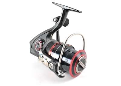 <p>
	The Revo SX40 is an 8 stainless steel bearing HPCR ball bearing + 1 roller bearing spinning reel. It's one piece gear box design allows for more precise gear alignment and smoother operation. It has a 5.8:1 gear ration and takes up 33 inches of line per turn.</p>
