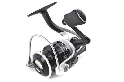 <p>
	<strong>Abu Garcia Revo S40</strong></p>
<p>
	This member of the Cardinal family sports 3 ball bearings + 1 roller bearing and a lightweight graphite body and rotor. It has a 5.1:1 gear ratio and will take up 29 inches of line per turn.</p>
