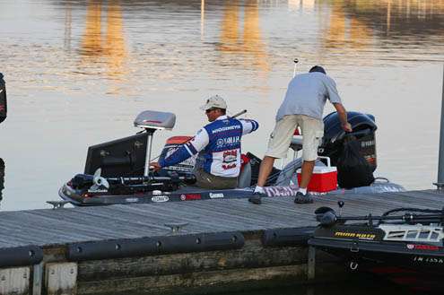 <p>
	James Niggemeyer lines out his equipment on the deck of his bass boat.</p>
