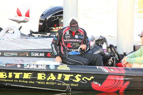 <p>
	Russ Lane, sitting in 11th place with a total of 42-9, ties on a few baits for the day.</p>
