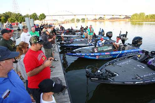 <p>
	The top 12 anglers are lined up on the dock and ready for take-off.</p>
