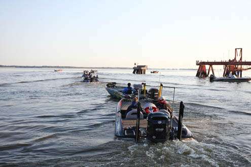 <p>
	The top 12 anglers head out toward the smooth waters of Lake Michigan and get Day Four underway.</p>
