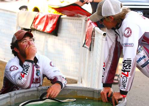 <p>
	The Alabama team of Dustin Connell and Logan Johnson discuss their grueling day of fishing Beaverfork Lake. </p>
