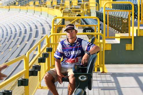 <p>
	Elite Series pro Brandon Palaniuk contemplates his Day Four strategy as he perches on a stadium seat.</p>
