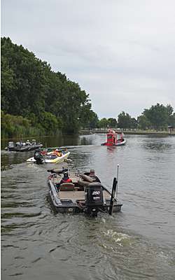 At 7 a.m. sharp, the BoatUS towboat led the field through the canal toward Lake St. Clair.