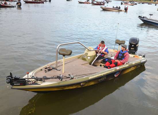 <p>
	Draughn makes final preparations before the Northern Open on the Detroit River.</p>
