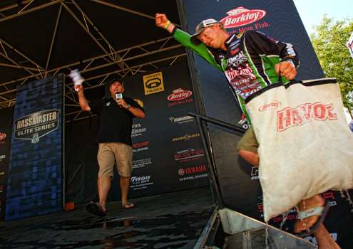 Jonathon VanDam steps on stage with 23 pounds, 4 ounces in his weigh-in bag.

