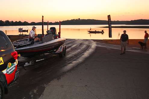 <p>
	Anglers launch their boats, awaiting the start of the competition.</p>
