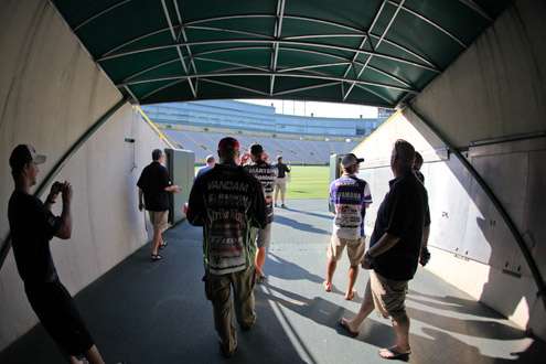 <p>
	The Elites walk through a dark tunnel and onto the famous field.</p>
