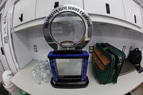 <p>
	This trophy and $100,000 make for a pretty sweet prize.</p>
