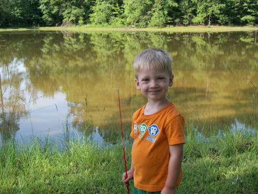 <p>
	Paxton is ready to pry some bass from a Mississippi lake.</p>
