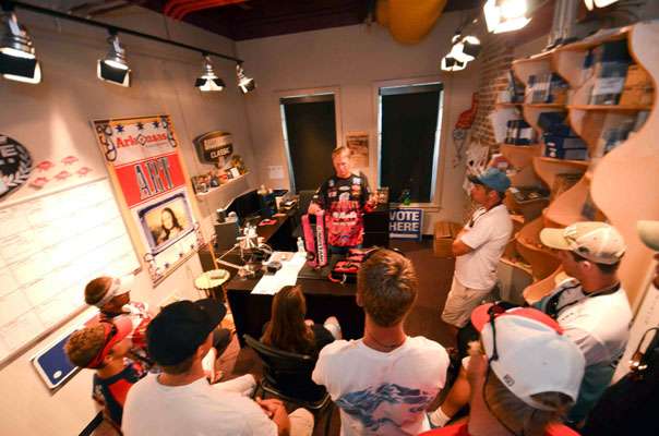 <p>
	Elite Series pro Kevin Short goes over life jackets and river safety with a group of college anglers.</p>
