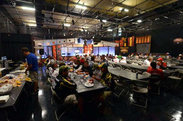 <p>
	Close to 100 college anglers attended dinner and the first ever sponsor night.</p>
