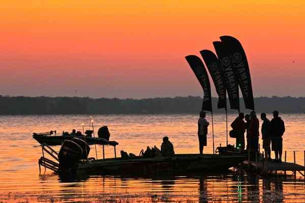 <p>
	As it has every day this week, Oneida Lake provided a beautiful sunrise at the beginning of Day Four of the Bassmaster Elite Series Ramada Championship. </p>
