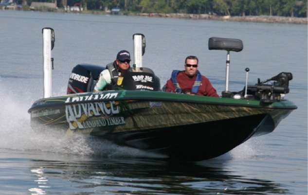 <p>
	 </p>
<p>
	Davy Hite speeds by during opening round action on Oneida Lake.</p>
