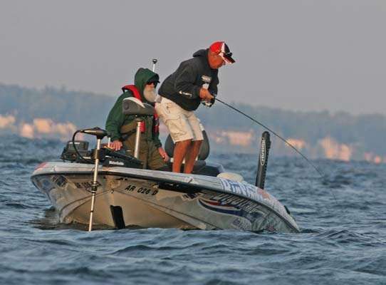 <p>
	While the smallmouth fought, waves continuously rolled around the boat..</p>
