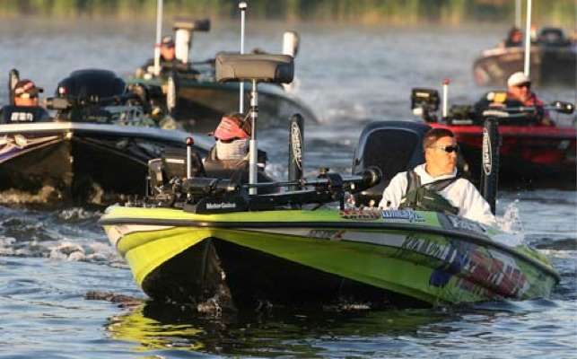<p>
	 </p>
<p>
	Byron Velvick leads a line of boats from the take-off point out into Oneida Lake early on Day One of the Ramada Championship.</p>
