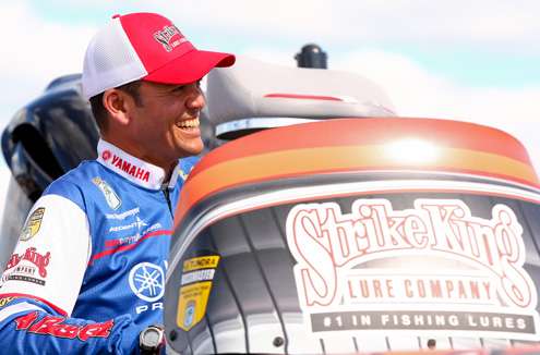 James Niggemeyer enjoys the comments on the weigh-in stage from his final day co-angler Stephen Longobardi.