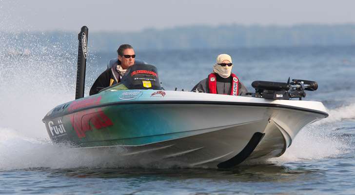 <p>
Bernie Schultz makes a move across Oneida Lake. He's in 29th place with 26-15 after Day Two.</span></p>
