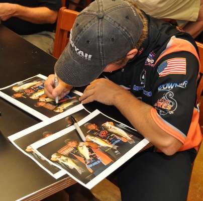 <p>
	Blake Flurry signed autographs for staff members.</p>
