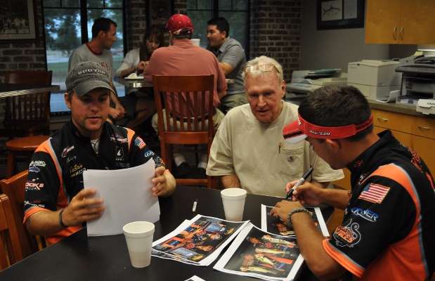 <p>
	As Flurry and Birge finish signing autographs, Jerry McKinnis joins them to deliver some words of wisdom.</p>
