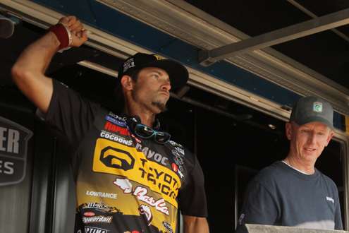 <p>
	Ike takes the lead -- and keeps it for the remainder of the weigh-in.</p>
