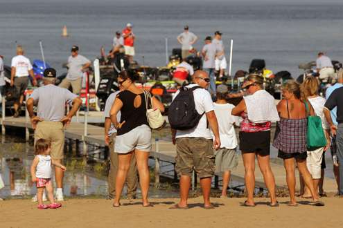 <p>
	Fans wait for their favorite anglers to come back in.</p>
