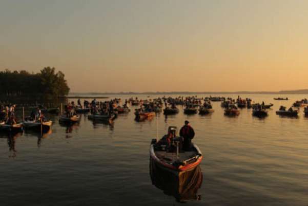 <p>
	 </p>
<p>
	Boats are piled in for Day Two of the 2012 Ramada Championship on Oneida Lake.</p>
