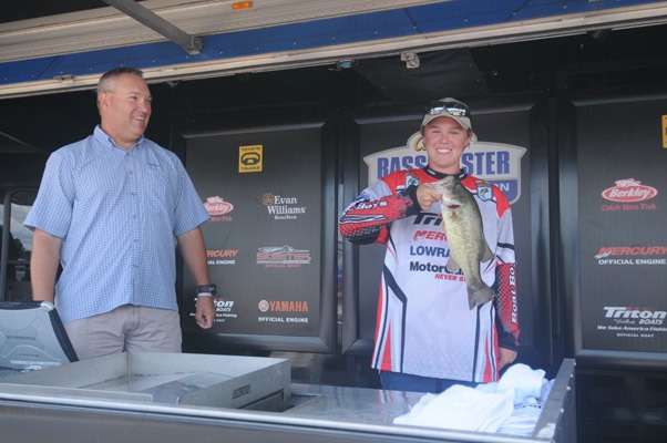 <p>
	Ohioâs Alexander Datz with the 3-pound, 1-ounce bass that helped him win his age group of the Junior Bassmasters divisional.</p>
