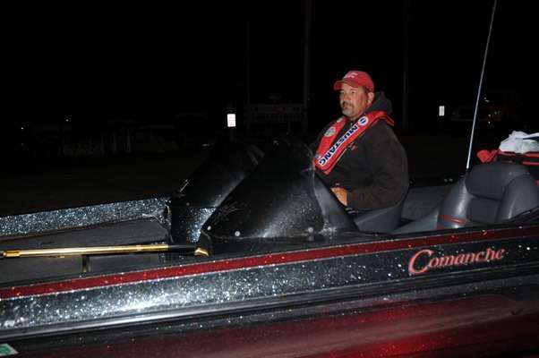 <p>
	Illinois angler Curt Samo takes a ride to the ramp.</p>

