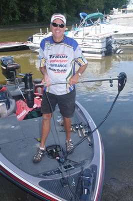 <p>
	Mark Dove had his trolling motor break right before he finished fishing so he had to take it out of its bracket and tie the motor down with rope for the ride back to the ramp.</p>
